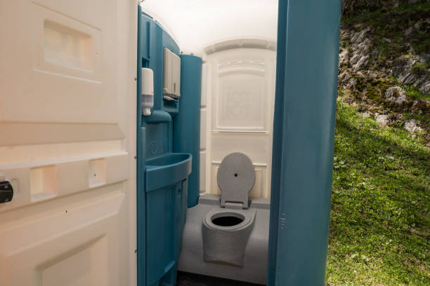 Best Portable restroom trailer rental  in Williamsburg, OH
